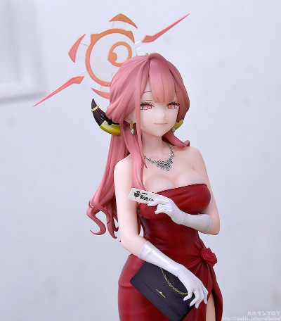 蔚蓝档案 陆八魔爱露（礼服）