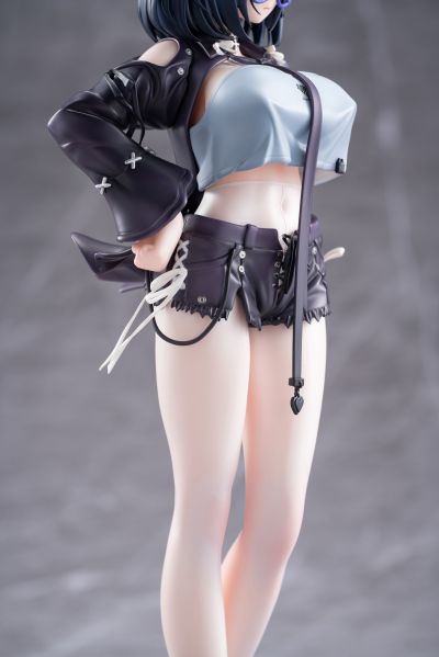 私密日常：在试衣间挑选丝袜正陷入选择困难的黑茶子