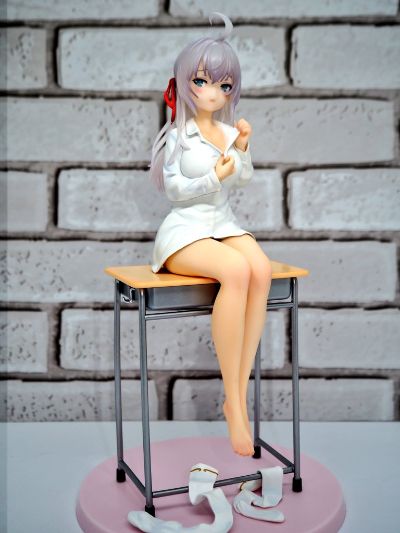 不时用俄语小声说真心话的邻桌艾莉同学 艾莉