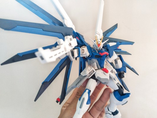 HG   1/144 飞升自由高达