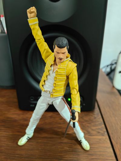 S.H.Figuarts 皇后乐队 佛莱迪·摩克瑞《Live At Wembley Stadium》