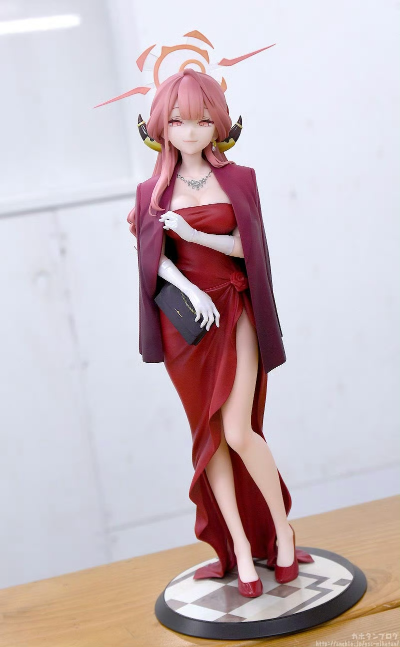 蔚蓝档案 陆八魔爱露（礼服）