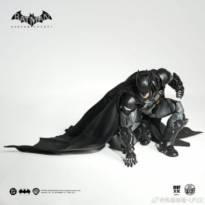 蝙蝠侠-阿卡姆骑士 v8.04战衣蝙蝠侠 1:12成品可动人偶