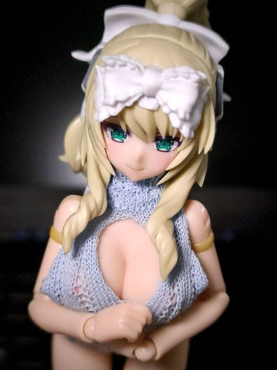 露臀手工针织毛衣