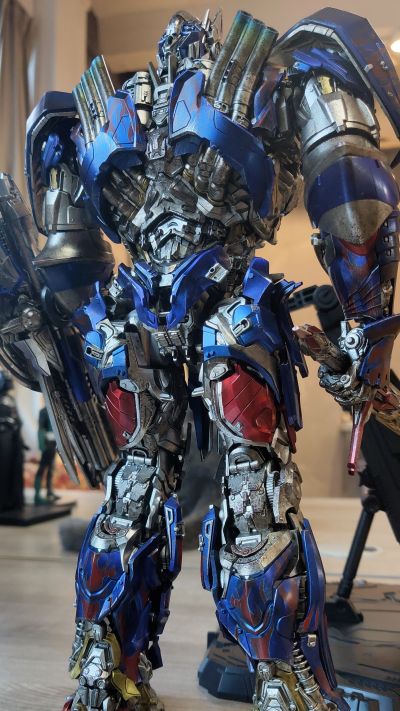 3Z0579 DLX 变形金刚：最后的骑士 暗黑擎天柱