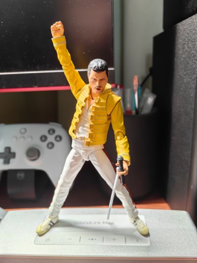 S.H.Figuarts 皇后乐队 佛莱迪·摩克瑞《Live At Wembley Stadium》
