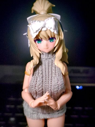 露臀手工针织毛衣