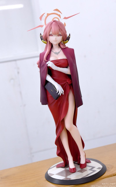 蔚蓝档案 陆八魔爱露（礼服）