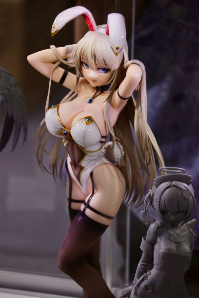 白色兔女郎姐姐