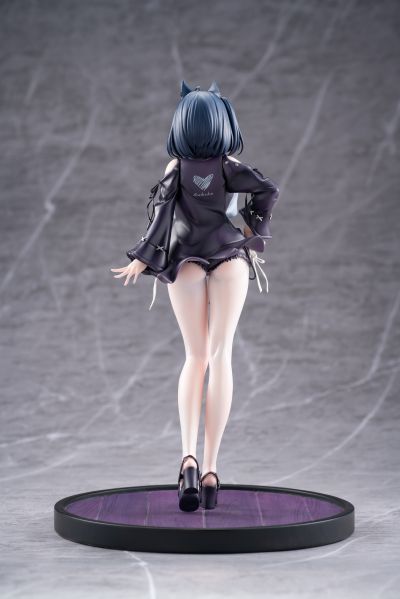 私密日常：在试衣间挑选丝袜正陷入选择困难的黑茶子