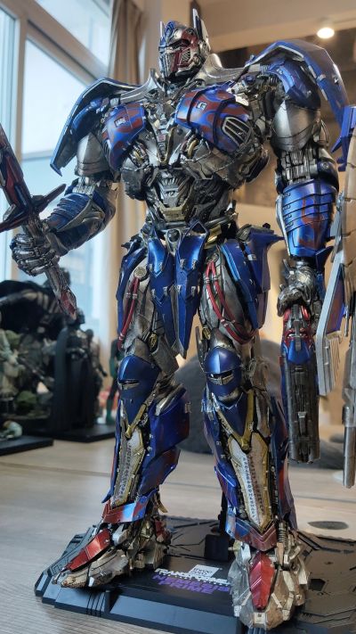 3Z0579 DLX 变形金刚：最后的骑士 暗黑擎天柱