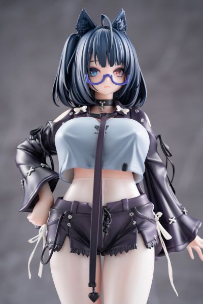 私密日常：在试衣间挑选丝袜正陷入选择困难的黑茶子