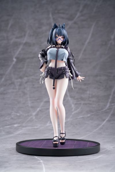 私密日常：在试衣间挑选丝袜正陷入选择困难的黑茶子