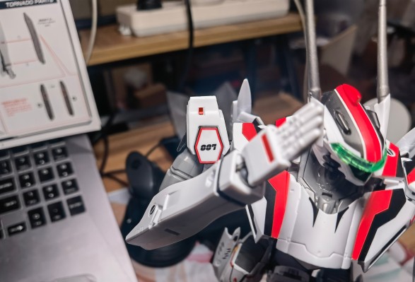 DX超合金 VF-25F 龙卷型弥赛亚女武神（早乙女有人专用）重生版