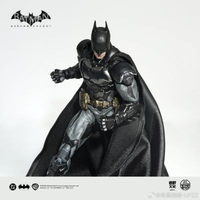 蝙蝠侠-阿卡姆骑士 v8.04战衣蝙蝠侠 1:12成品可动人偶
