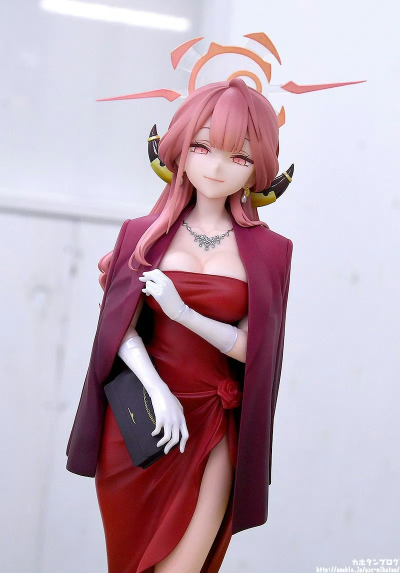 蔚蓝档案 陆八魔爱露（礼服）