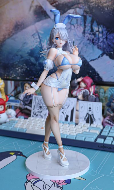 蓝色护士兔女郎