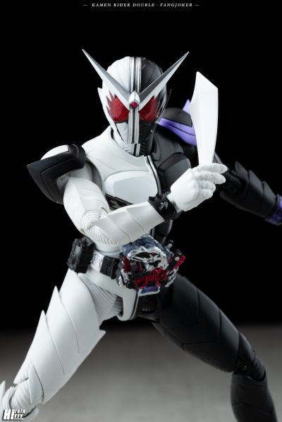 S.H.Figuarts（真骨雕制制法）假面骑士双骑 獠牙王牌形态（风都侦探改编动画纪念版）