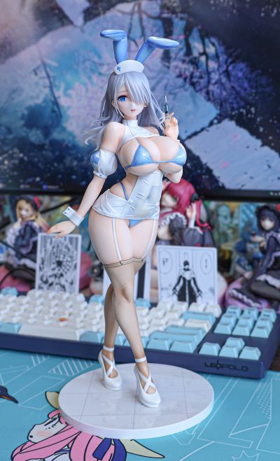 蓝色护士兔女郎