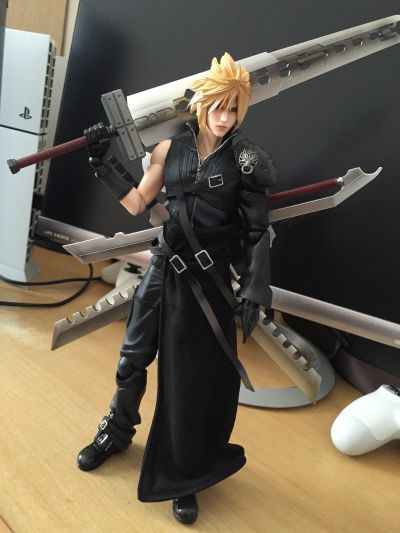 PlayArts改 FF VII 降临之子 克劳德・史特莱夫
