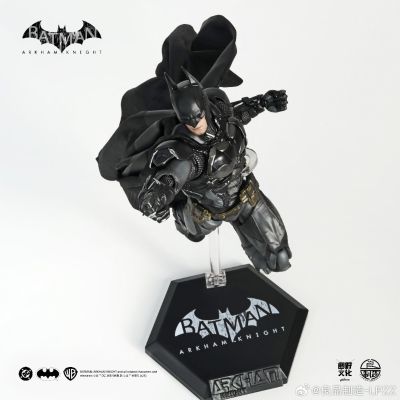 蝙蝠侠-阿卡姆骑士 v8.04战衣蝙蝠侠 1:12成品可动人偶