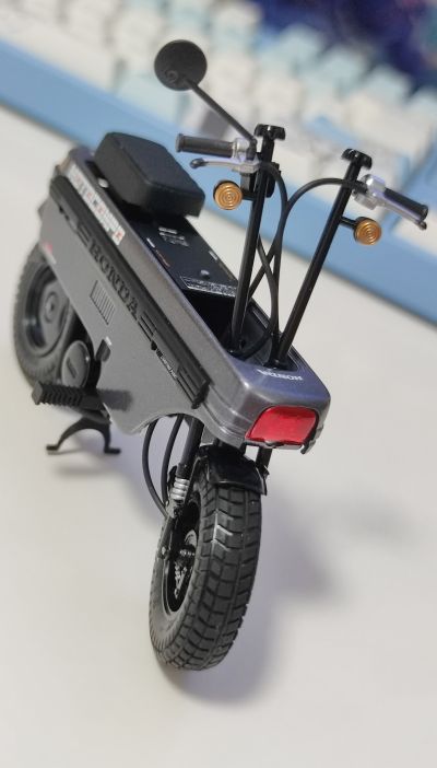 BUSTER DOLL 骑士 爱丽丝 与 本田 AB12 Motocompo