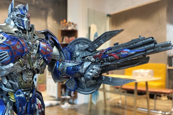 3Z0579 DLX 变形金刚：最后的骑士 暗黑擎天柱