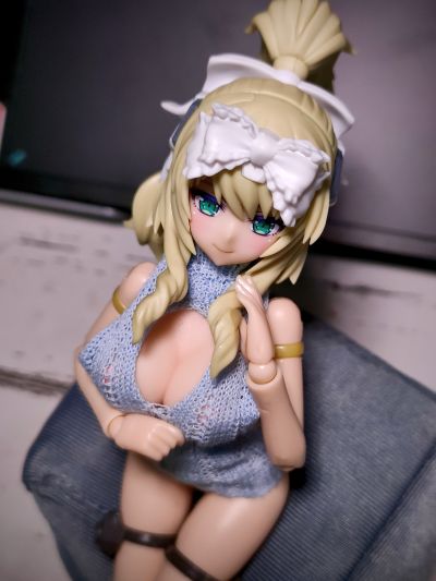 露臀手工针织毛衣