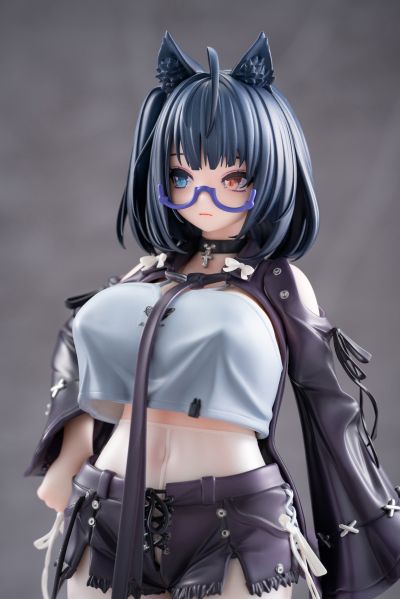 私密日常：在试衣间挑选丝袜正陷入选择困难的黑茶子