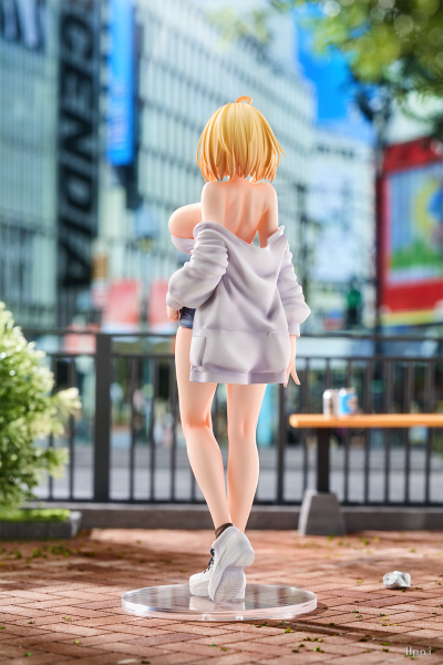 索菲亚· F· 希琳 夏日装束