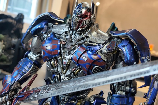 3Z0579 DLX 变形金刚：最后的骑士 暗黑擎天柱