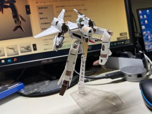 HI-METAL R VF-4  雷霆号三代 -超时空要塞 Flash Back 2012-