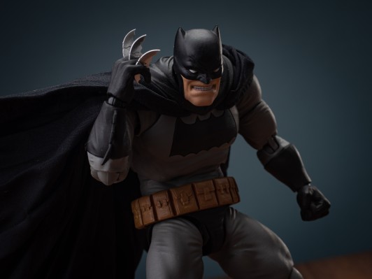 MAFEX No.106  蝙蝠侠：黑暗骑士归来 蝙蝠侠