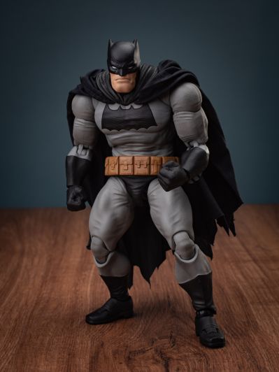 MAFEX No.106  蝙蝠侠：黑暗骑士归来 蝙蝠侠