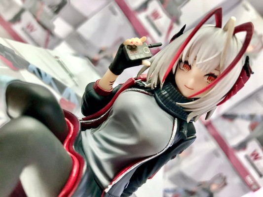 明日方舟 压泡面人偶—W·能量联结款—