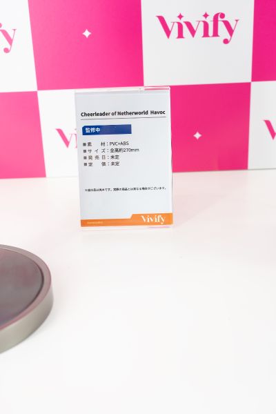 万圣节的角色扮演少女