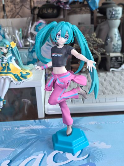 初音未来联名时尚魔女拉芙与贝莉 Desktop×Decorate Collections“初音未来”贝莉衣装款