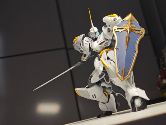 圆桌骑士团系列 巨神剑·特里斯坦