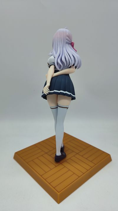 不时用俄语小声说真心话的邻桌艾莉同学动画版 Luminasta “艾莉”夏季校服