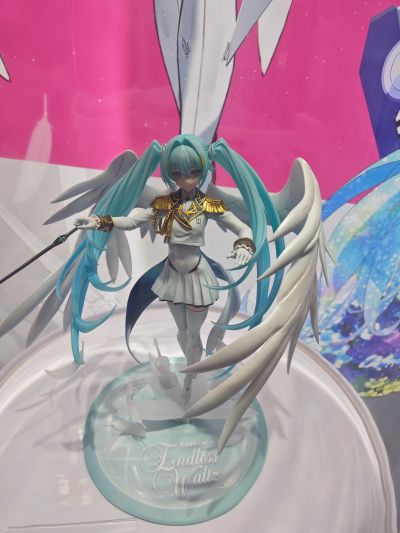 Lucrea  高达45周年联名初音未来 初音未来·飞翼高达零式EW形态