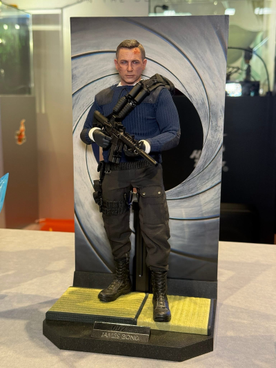 《007: 无暇赴死》詹姆斯·邦德 (突击队装束) 1:6比例珍藏人偶