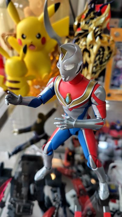 S.H.Figuarts（真骨雕制法） 戴拿奥特曼 闪亮型