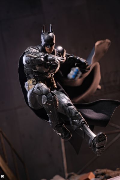 蝙蝠侠-阿卡姆骑士 v8.04战衣蝙蝠侠 1:12成品可动人偶
