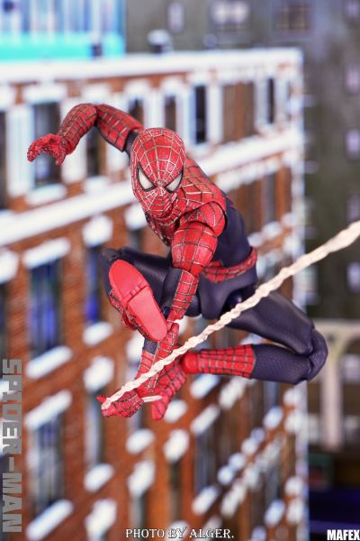 MAFEX 编号241 好邻居蜘蛛侠