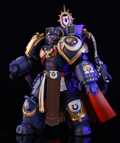 战锤40000：星际战士 极限战士 马尔纽斯·卡尔加，战团长 配备MKⅩ格拉维斯装甲和奥特拉马拳套