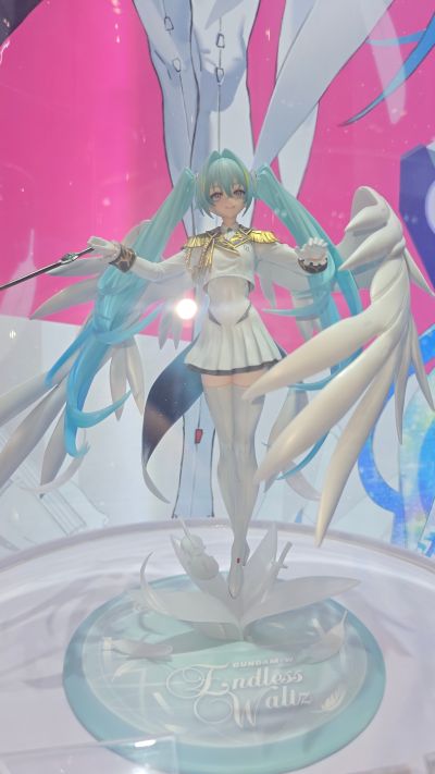 Lucrea  高达45周年联名初音未来 初音未来·飞翼高达零式EW形态