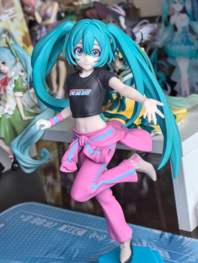 初音未来联名时尚魔女拉芙与贝莉 Desktop×Decorate Collections“初音未来”贝莉衣装款