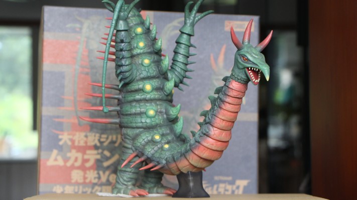 大怪兽系列 莫卡旦达 发光版