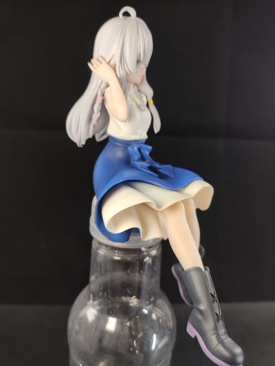 压泡面 魔女之旅 伊蕾娜 喇叭裙