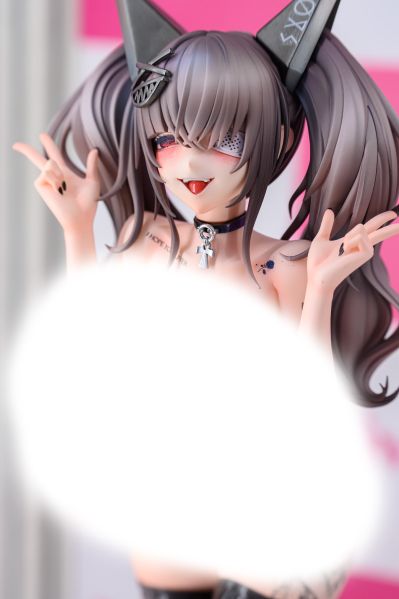 万圣节的角色扮演少女